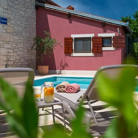 Ella Holiday home Pula