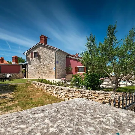 Ella Holiday home Pula